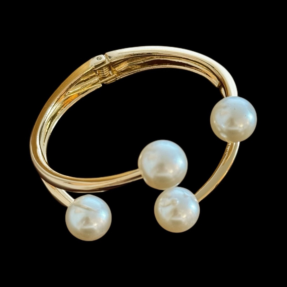 ✨18K Gold Plated Bracelet with Pearls✨